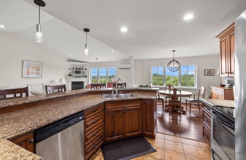 Kensington House | Bay Shore Country Home - Elegant and spacious home with beautiful water views