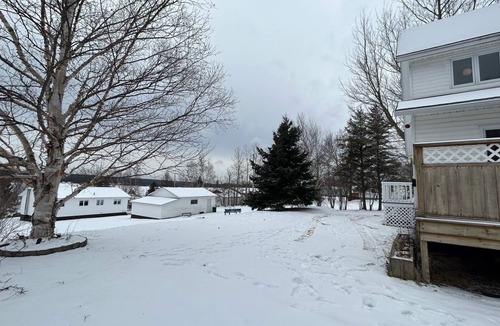 Botwood House | Bay View Retreat, quiet and private getaway, easy access to trails