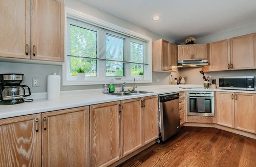Lion's Head Cottage | Baycrest: Waterfront Escape
