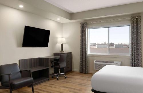 West Edmonton Hotel | Baymont by Wyndham West Edmonton