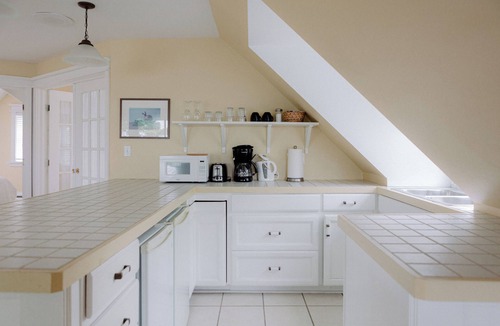 Prince Edward House | Bayview House at Lake on the Mountain