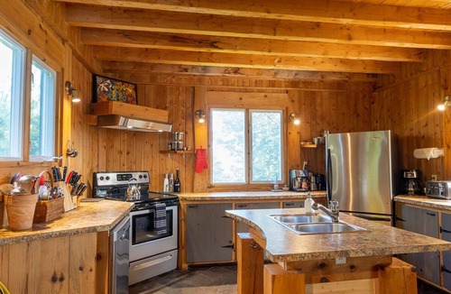 Saint Donat Ski Chalet | Beautiful rustic chalet with a tower and spectacular view. A spa and veranda open all year round.