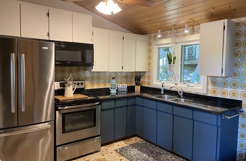 The Archipelago Cottage | Be Still On the Bay Cottage- Just steps from the Water!
