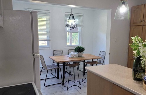 Sauble Beach Cottage | Beach Cottage, walking distance to Sauble. 3 bedroom, 2 bath