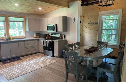 Innisfil Cottage | Beach Front Cottage on Beautiful Lake Simcoe