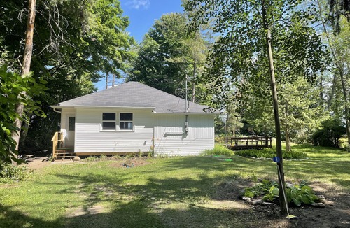 Innisfil Cottage | Beach Front Cottage on Beautiful Lake Simcoe