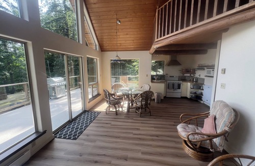 Quadra Island Cottage | Beach front newly renovated 4 bed house quiet safe beach Family Friendly