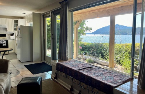Maple Bay House | Beach front suite in Maple Bay, steps away to your own private beach patio
