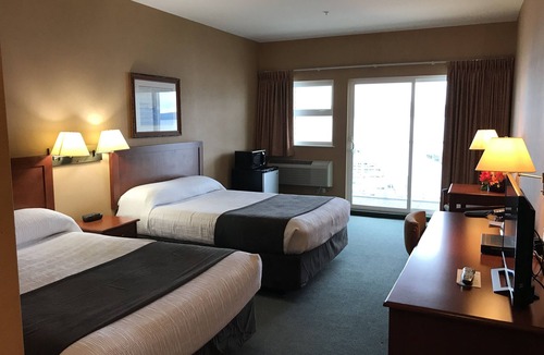 Powell River Hotel | Beach Gardens Resort and Marina