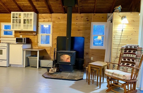 Tweed Cottage | Beachfront cottage on Stoco Lake Tweed