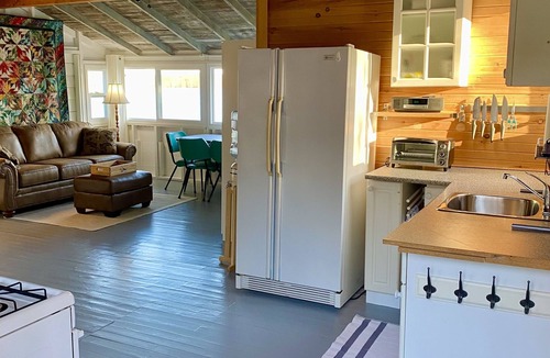 Tweed Cottage | Beachfront cottage on Stoco Lake Tweed