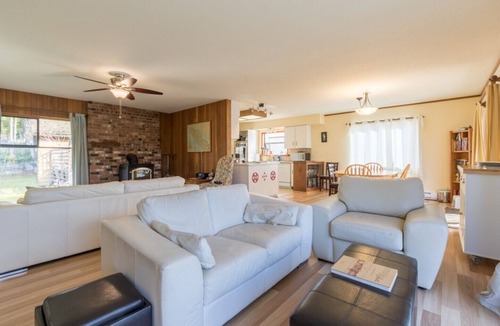 Fanny Bay House | Beachfront home in Fanny's Bay!