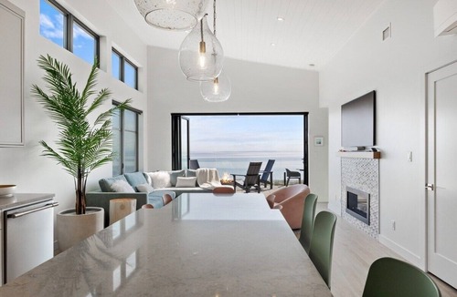 Black Creek Condo | Beachfront Luxury Suite at THE BEACH HOUSE