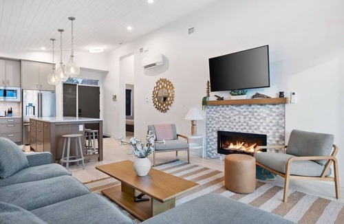 Black Creek House | Beachfront Luxury Suite #19 at THE BEACH HOUSE