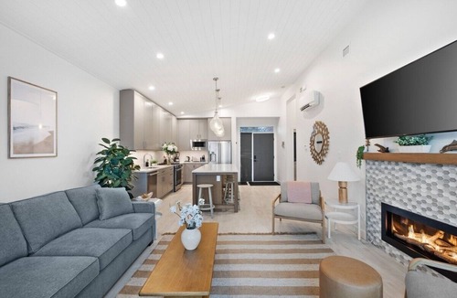 Black Creek House | Beachfront Luxury Suite #19 at THE BEACH HOUSE