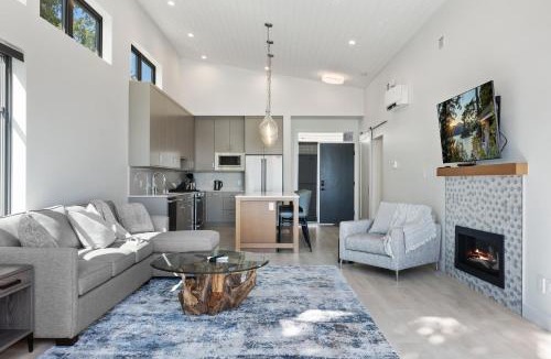 Black Creek House | Beachfront Luxury Suite #21 at THE BEACH HOUSE