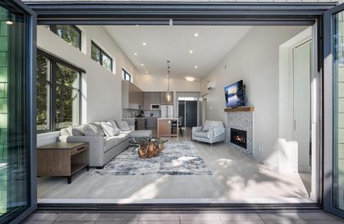 Black Creek House | Beachfront Luxury Suite #21 at THE BEACH HOUSE