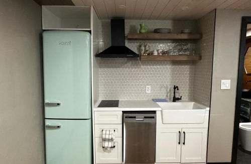 Beamsville Apartment | Beamsville Modern Rustic Suites