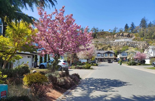Langford House | Bear Mountain Getaway close to a golf course