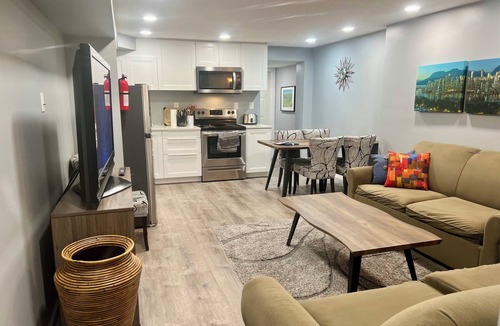 Coquitlam House | Beat the heat in The Starlight Suite!