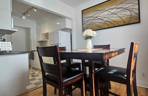 Sainte-Anne-de-Bellevue Apartment | Beautiful 1-bedroom apartment with AC, WiFi & Parking in Sainte-Anne-de-Bellevue