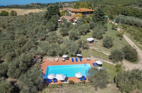 Castellina in Chianti Apartment | Beautiful apartment for 6 people with WIFI, A/C, pool, TV, patio, pets allowed and panoramic view