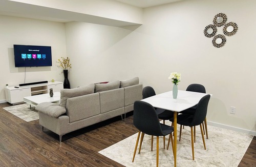 Edmonton House | Beautiful 1 bedroom basement suite with free wifi and Amazon prime