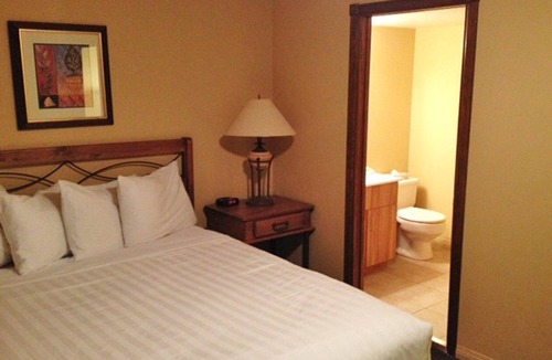 Central Okanagan Apartment | Beautiful 1 bedroom unit at resort, sleeps 4