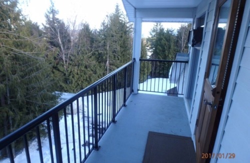 Sorrento House | Beautiful 1bedroom suite 10 minutes away from spectacular Shuswap Lake!