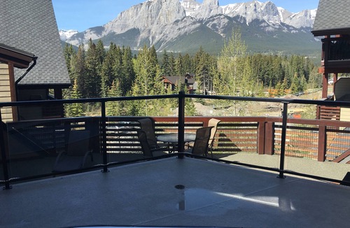 Canmore Condo | Beautiful 2 bed, 2 bath, condo walking distance to downtown. Sleep 6