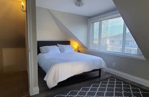 North Bay House | Beautiful 2 Bedroom Home in the Heart of North Bay