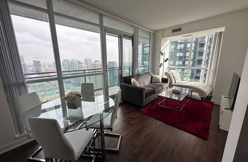 Downtown Mississauga Condo | Beautiful 2Bed 2Bath Condo Steps to Square One