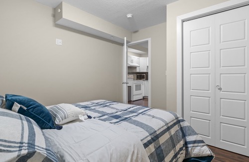 Northwest Calgary House | Beautiful 2Bedroom Basement Suite (free wifi/Parking)