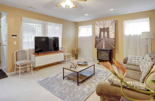 Maple Ridge House | Beautiful 3-bedroom suite on 1 Acre