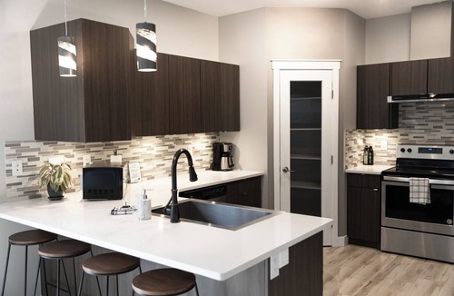 Revelstoke House | Beautiful 3 Bedroom House w/Hot Tub, Sauna & Private Yard - 2 Minutes to RMR