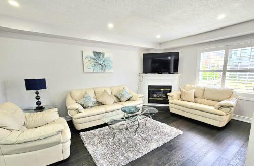 Whitby House | Beautiful 3 bedroom Entire detached home