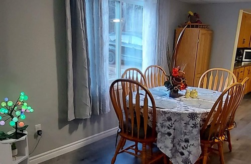 Eastport House | Beautiful 3 Bedroom Home close to beach and hiking trails.