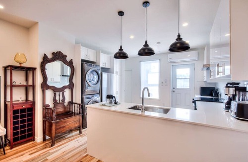 Maisonneuve Apartment | Beautiful 3BR in Montreal famous Saint Catherine