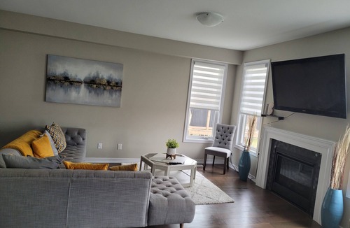 Niagara Falls House | Beautiful 4 bedroom luxury home located in Thorold