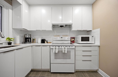 Burlington House | Beautiful 4BR Family Retreat | Burlington Comfort