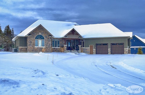 Thornbury House | Beautiful 5 Bed, 5 Bath House in Thornbury! Amazing Location! Level Land!