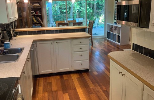 Deep Cove House | Beautiful and cozy furnished house by the north shore mountains and Deep Cove