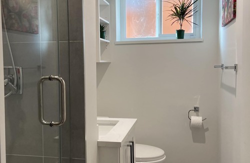 Knight Apartment | Beautiful and cozy Guest suite in Vancouver, central location