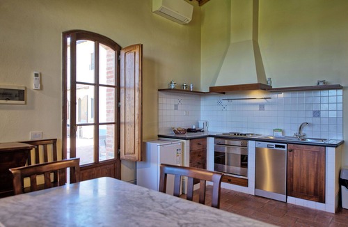Castelnuovo Berardenga Apartment | Beautiful apartment for 2 people with pool, A/C, TV and panoramic view, close to Siena