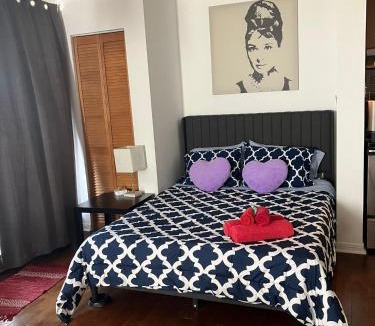 Shaughnessy Village Apartment | Beautiful APARTMENT - GORGEOUS VIEW of the city - 7 MINUTE WALK TO METRO - SELF CHECK IN