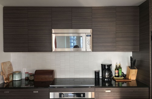 Connaught Apartment | Beautiful Apartment near 17th Avenue