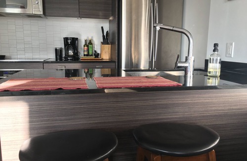 Connaught Apartment | Beautiful Apartment near 17th Avenue