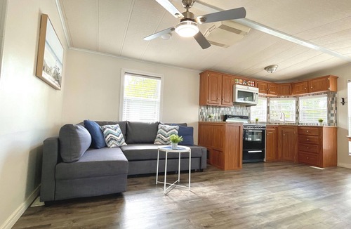 Sherkston Cottage | Beautiful Beach Home at Sherkston Shores Port Colborne
