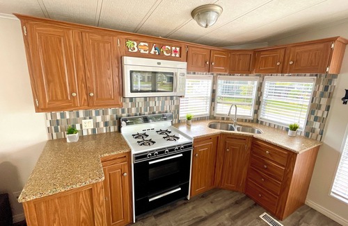 Sherkston Cottage | Beautiful Beach Home at Sherkston Shores Port Colborne