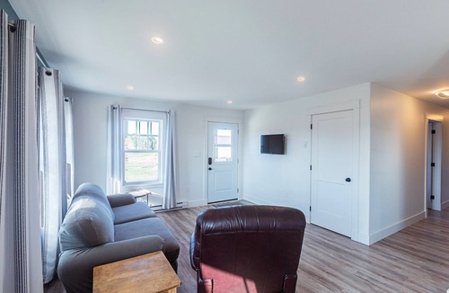 DeSable Cottage | Beautiful Beach House, 3 Bedroom, 2 Bath, Bbq, & Firepit.